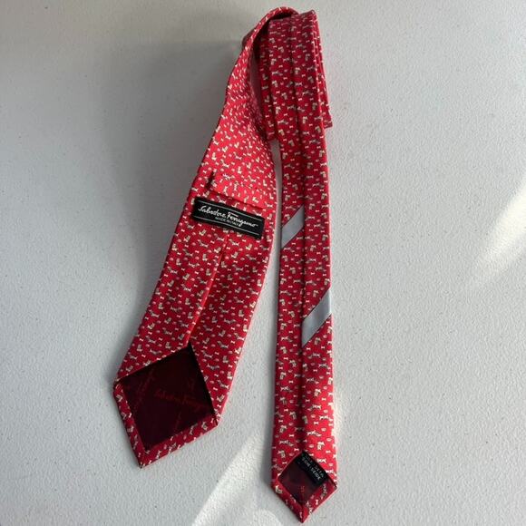 Salvatore Ferragamo Men's Silk Necktie Red/ White Dog & Bone Motif Italy Made - Picture 4 of 8